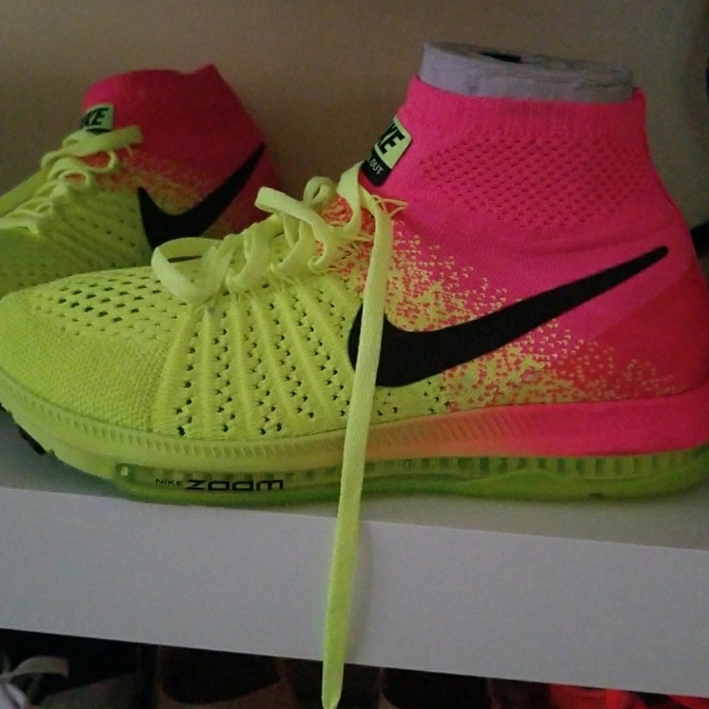 Nike - Picture 3 of 6